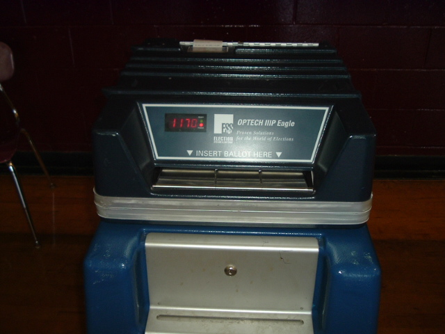 VOTING TURNOUT HEAVY Hamilton - Nov. 4, 2008 photo 1 of 4
