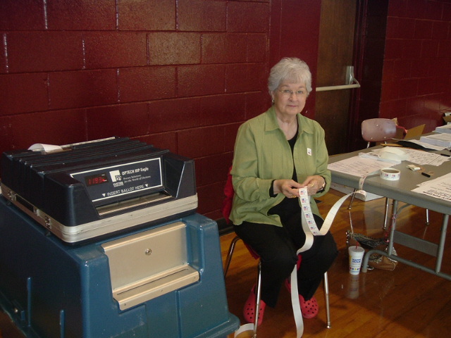 VOTING TURNOUT HEAVY Hamilton - Nov. 4, 2008 photo 3 of 4